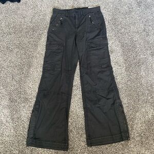 AE Snappy Stretch Low-Rise Baggy Flare Cargo Pants